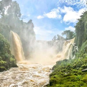 Chutes de l'Ivindo avec une ciel bien bleu