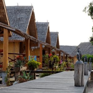 Une vue de plusieurs Lodge dans le Parc de Loango