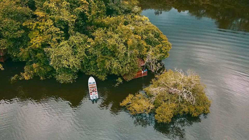 Lodge en bord de rivière